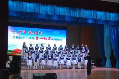区教育局组织全区中小学开展与军运同行合唱比赛