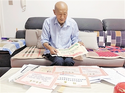 刘征:传播正能量退休不退志
