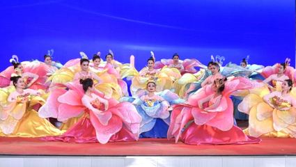 文化润疆续新篇 春风化雨润心田--我校与岳普湖县共同呈现精彩春晚