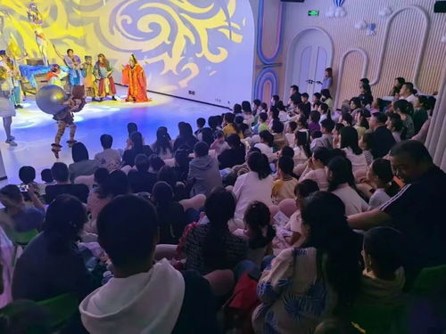 国庆在魔都看敦煌,观众合影留念“兔”个吉祥